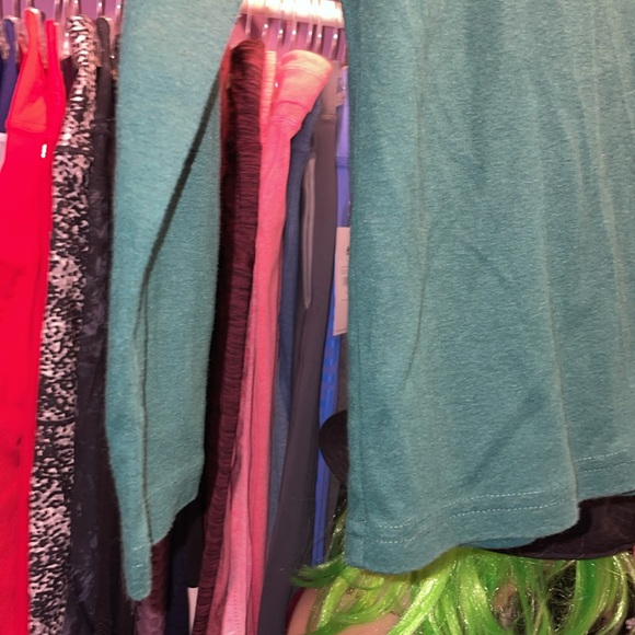 Karen Scott Petites long sleeve green shirt with fancy design winter snow flakes - Picture 6 of 7